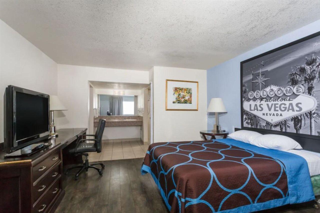 Super 8 By Wyndham Las Vegas North Strip/Fremont St. Area Bagian luar foto