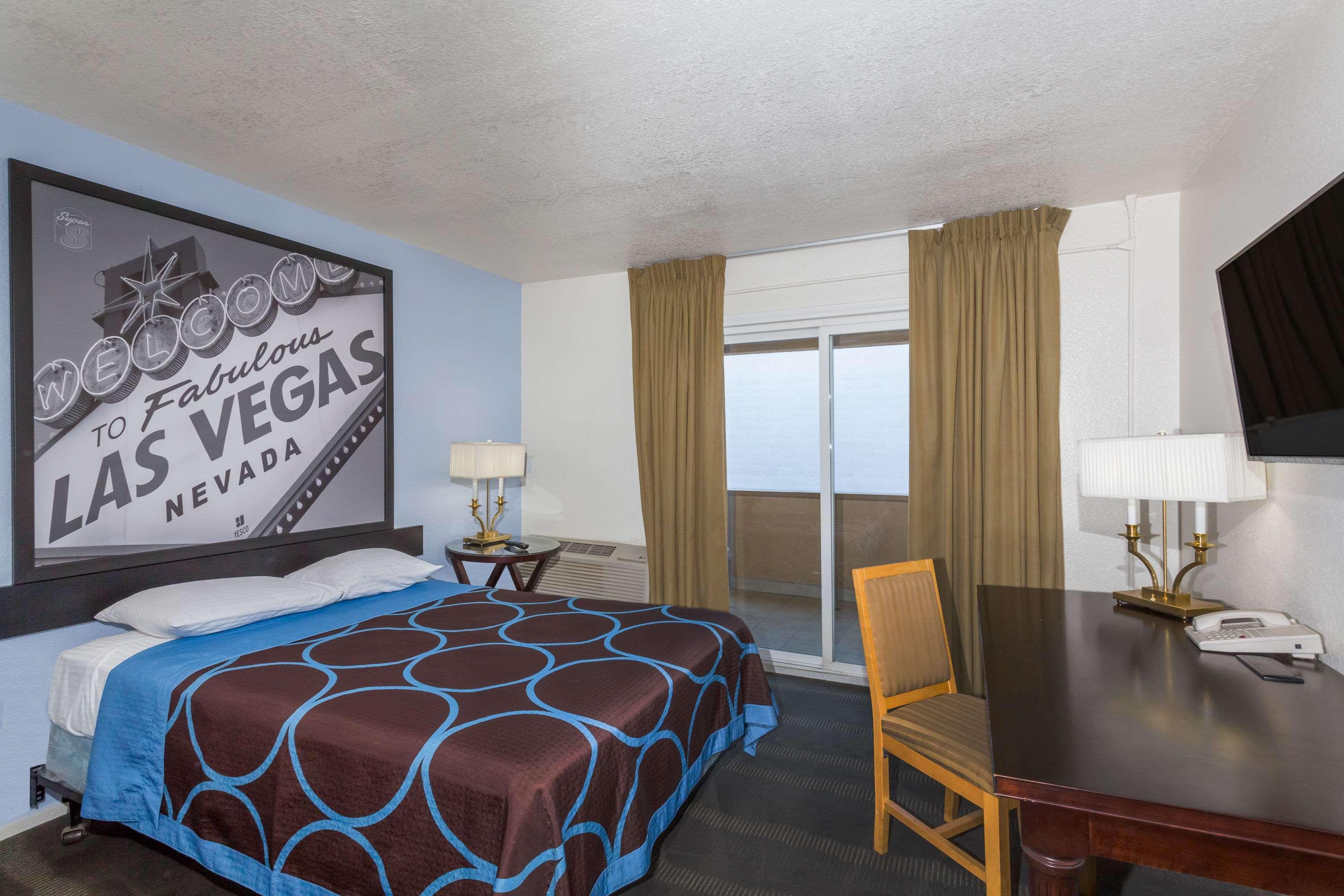 Super 8 By Wyndham Las Vegas North Strip/Fremont St. Area Bagian luar foto