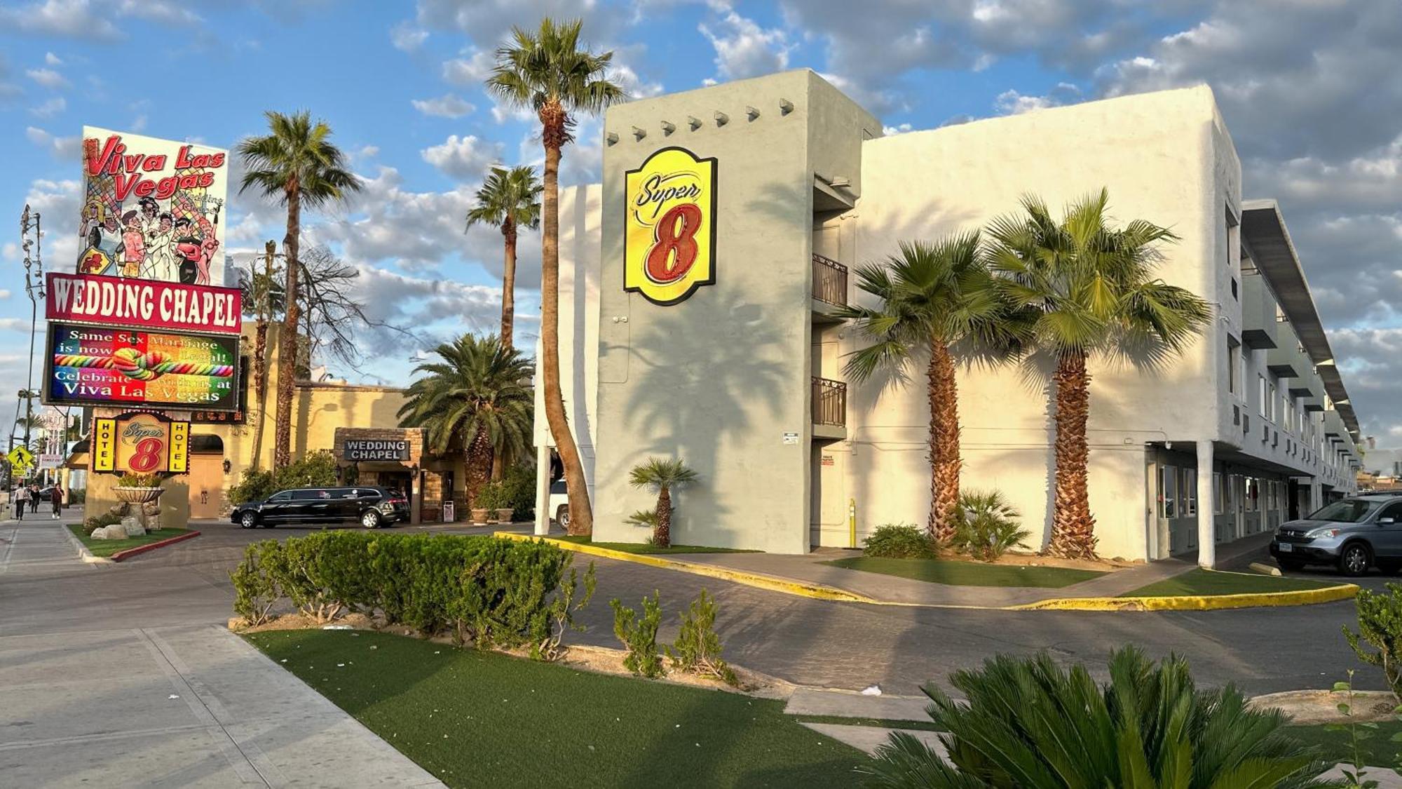 Super 8 By Wyndham Las Vegas North Strip/Fremont St. Area Bagian luar foto