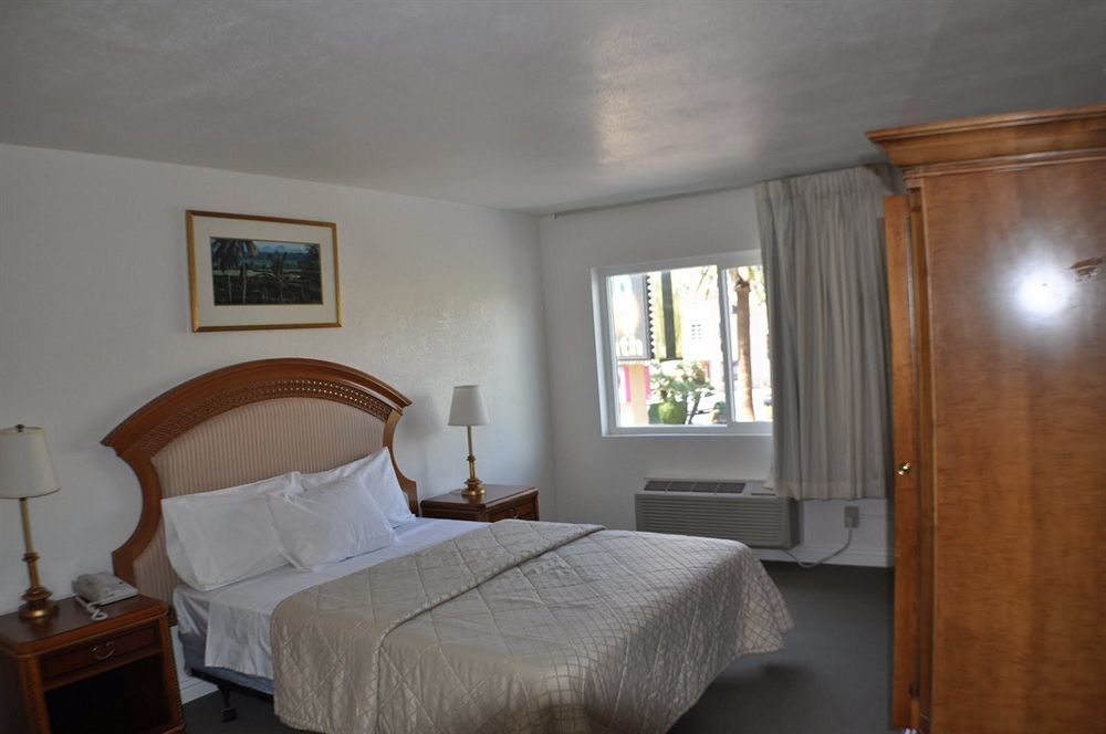 Super 8 By Wyndham Las Vegas North Strip/Fremont St. Area Bagian luar foto