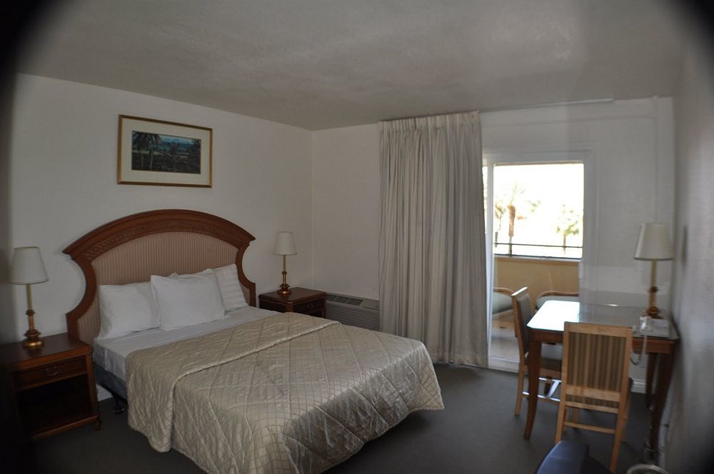 Super 8 By Wyndham Las Vegas North Strip/Fremont St. Area Bagian luar foto