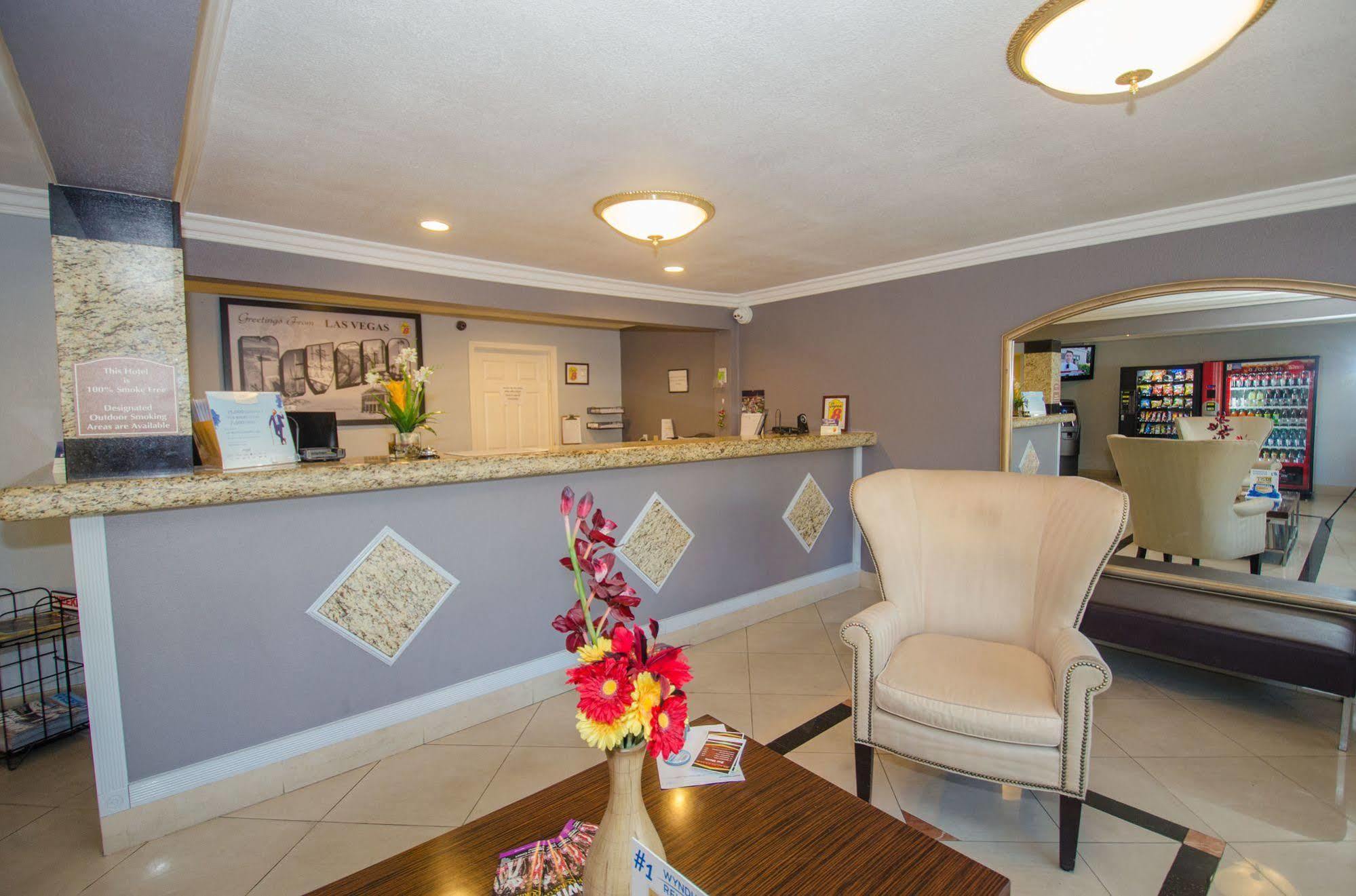Super 8 By Wyndham Las Vegas North Strip/Fremont St. Area Bagian luar foto