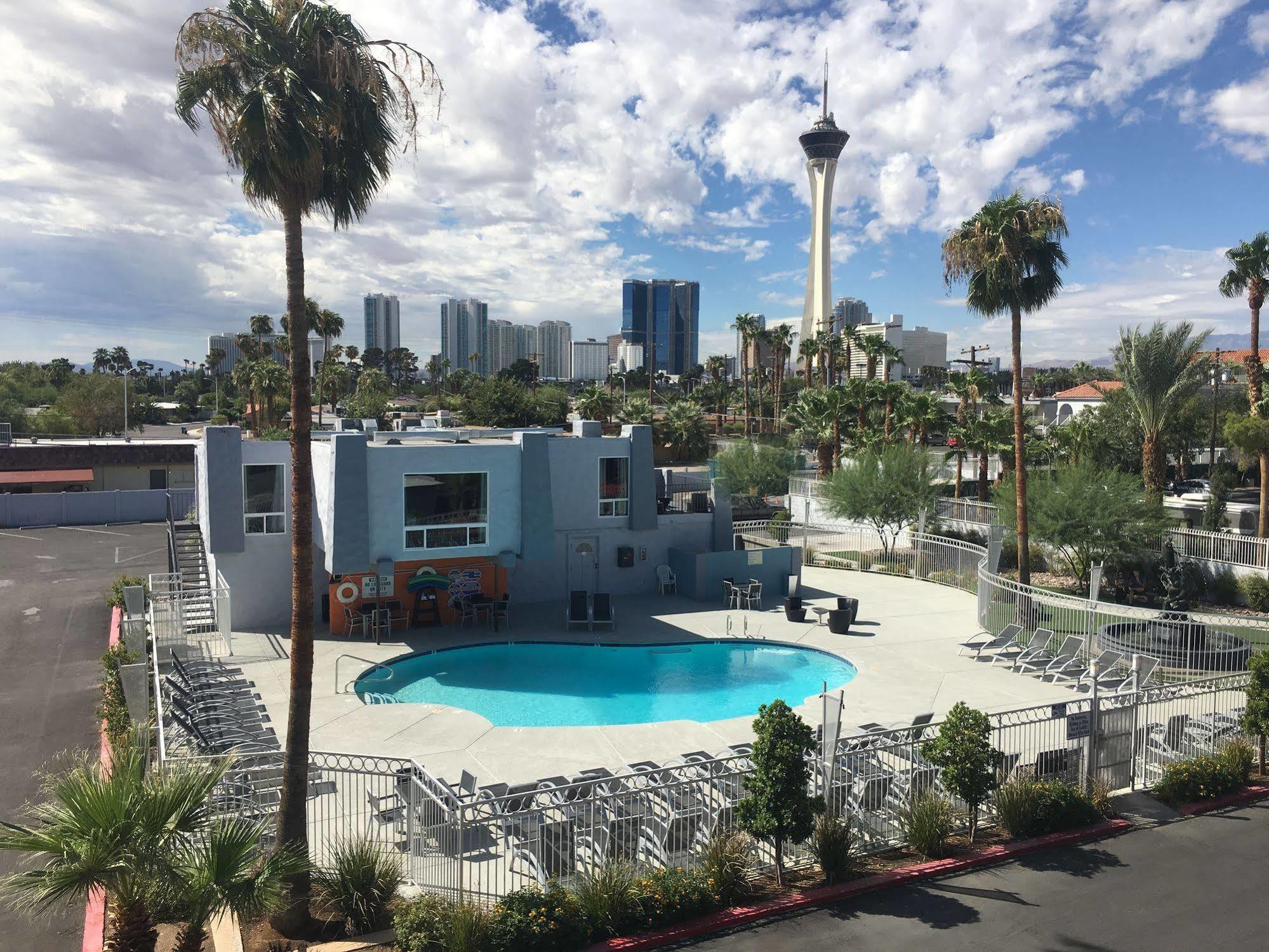 Super 8 By Wyndham Las Vegas North Strip/Fremont St. Area Bagian luar foto