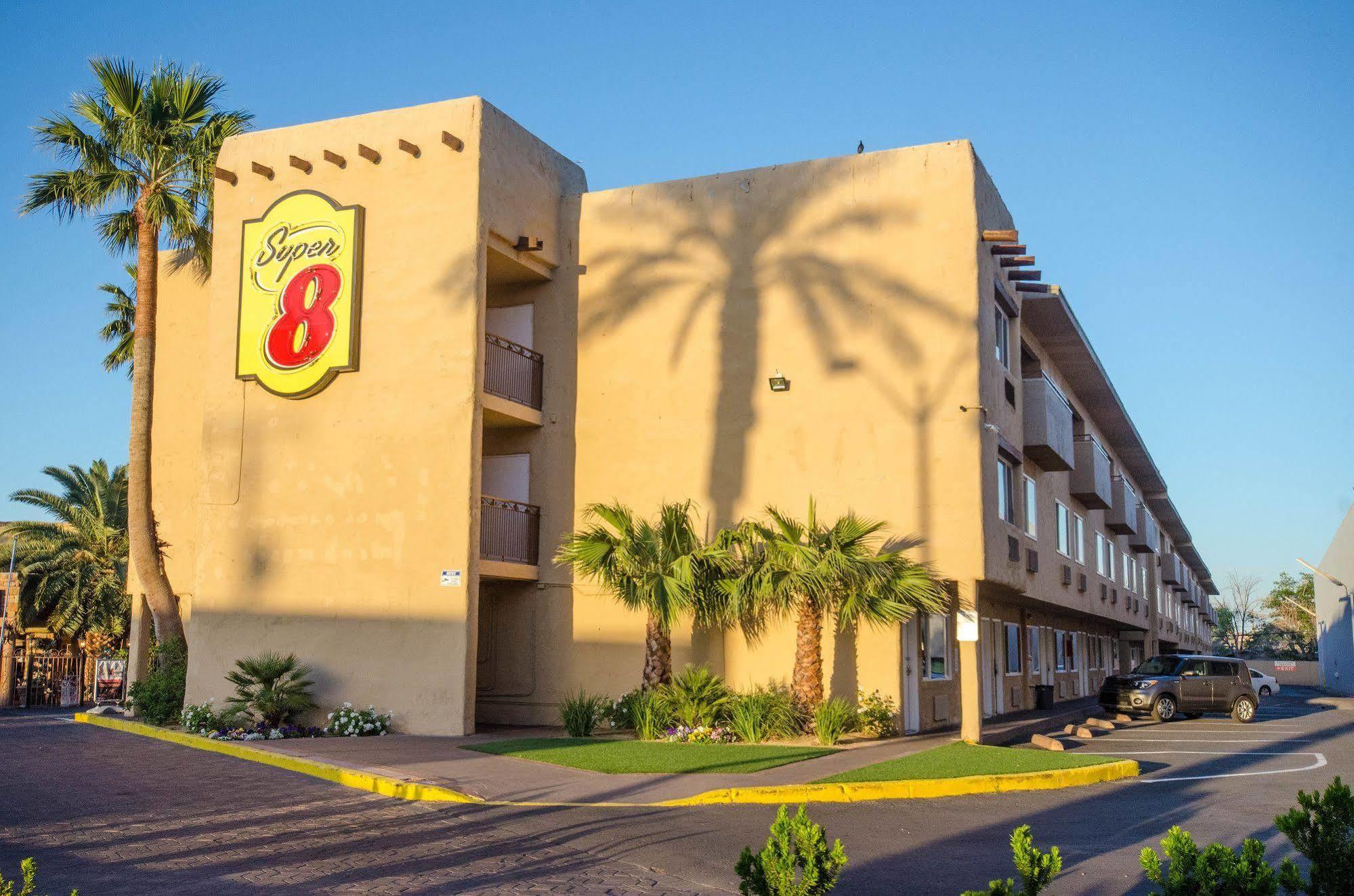 Super 8 By Wyndham Las Vegas North Strip/Fremont St. Area Bagian luar foto