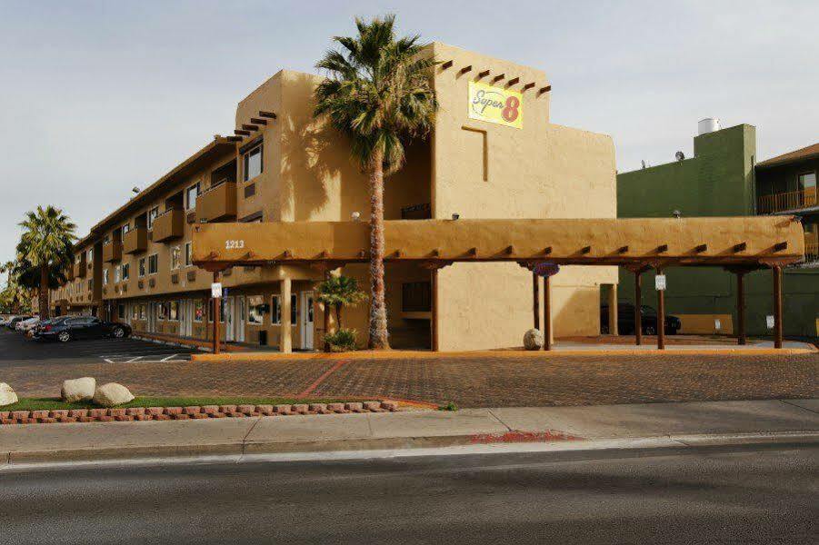 Super 8 By Wyndham Las Vegas North Strip/Fremont St. Area Bagian luar foto