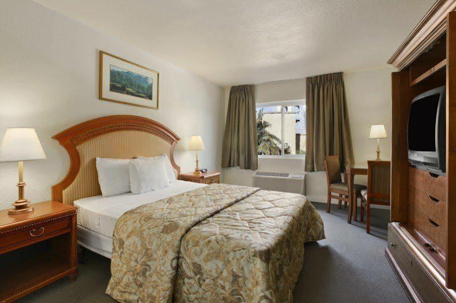 Super 8 By Wyndham Las Vegas North Strip/Fremont St. Area Bagian luar foto