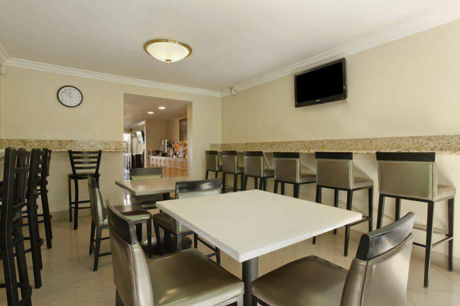 Super 8 By Wyndham Las Vegas North Strip/Fremont St. Area Bagian luar foto